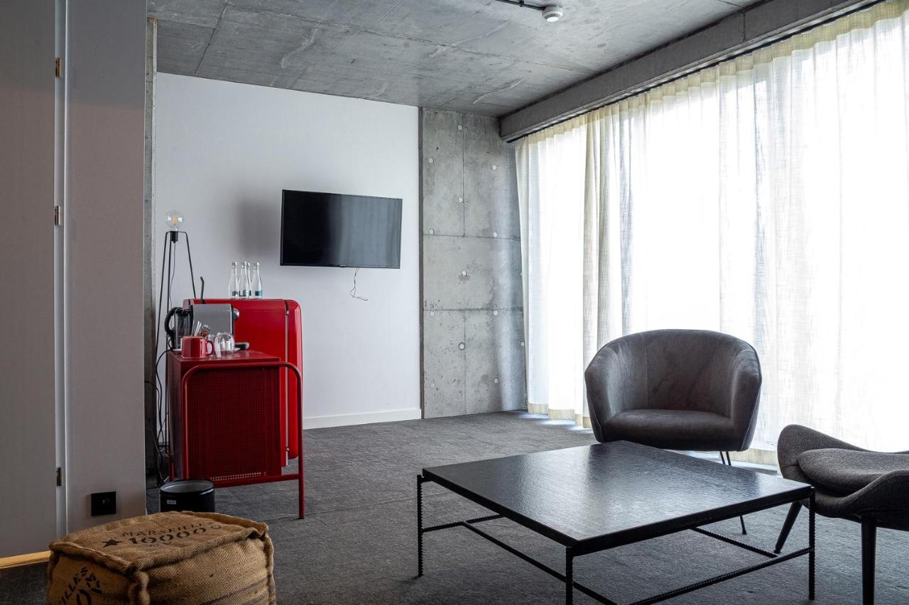 ซูครอฟเนีย ชนิน Aparthotel ภายนอก รูปภาพ